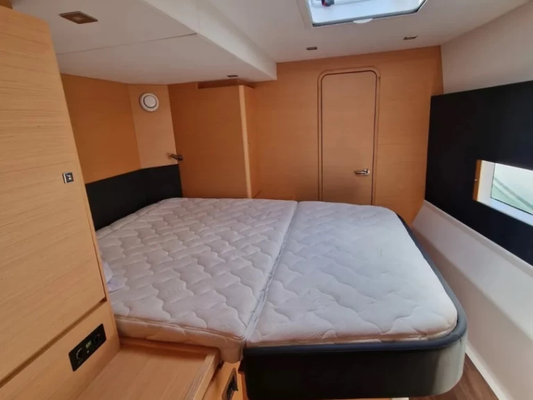 Dufour Dufour 48 CAT jednotlivci a charterové společnosti v Palermo