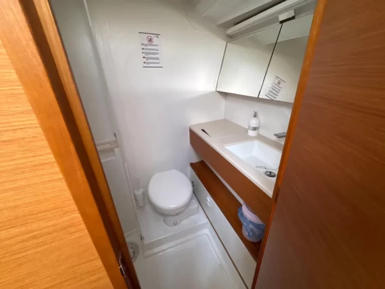 Pronájem lodi Procida lákavé ceny Dufour 41