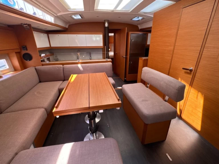 Pronájem lodi Palermo lákavé ceny Dufour 530