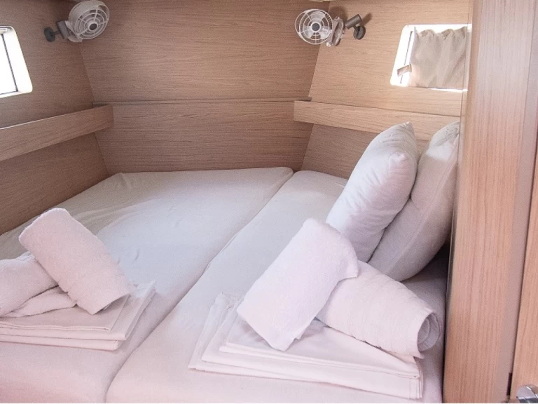 Pronájem lodi Nea Peramos lákavé ceny Oceanis 41.1