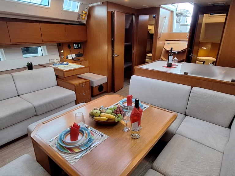 Pronajmout Plachetnice se skipperem či ne Bavaria v Nikiána