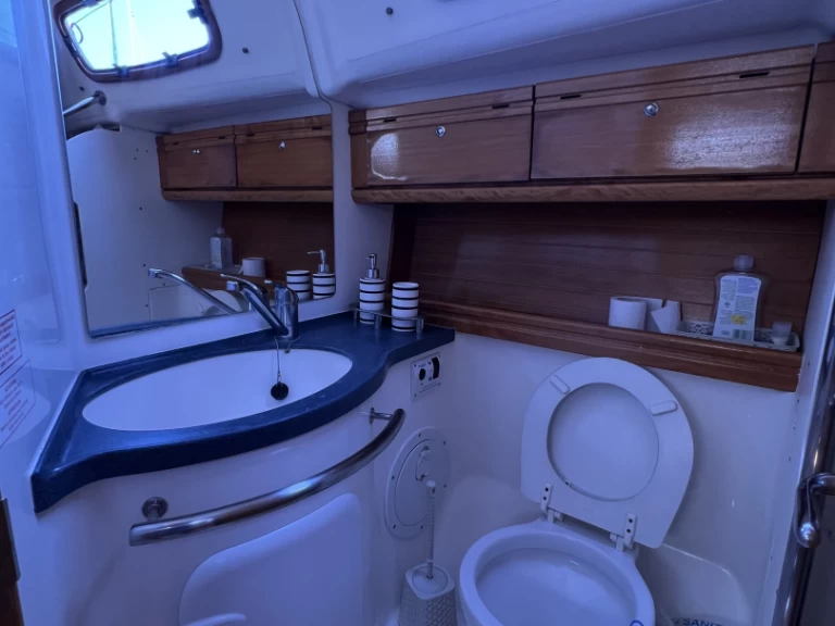 Pronajmout Plachetnice se skipperem či ne Bavaria v Kavála