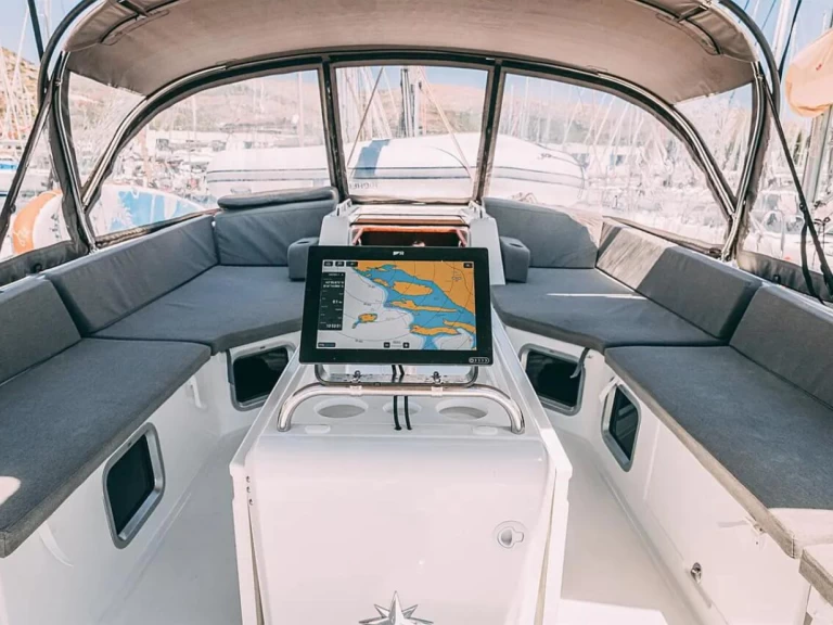 Pronajmout Plachetnice se skipperem či ne Jeanneau v Le Marin