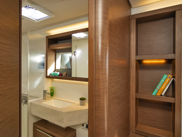 Pronajmout si Lagoon Lagoon 50 v Alimos