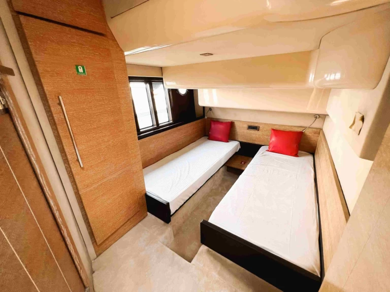 Pronájem jachty v Dubai Marina -Azimut Azimut 50 na Samboatu