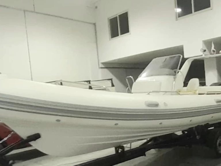 Pronájem lodi Baden lákavé ceny Eagle 650 H