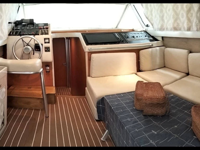 Pronájem Motorová loď Mochi Craft s licencí