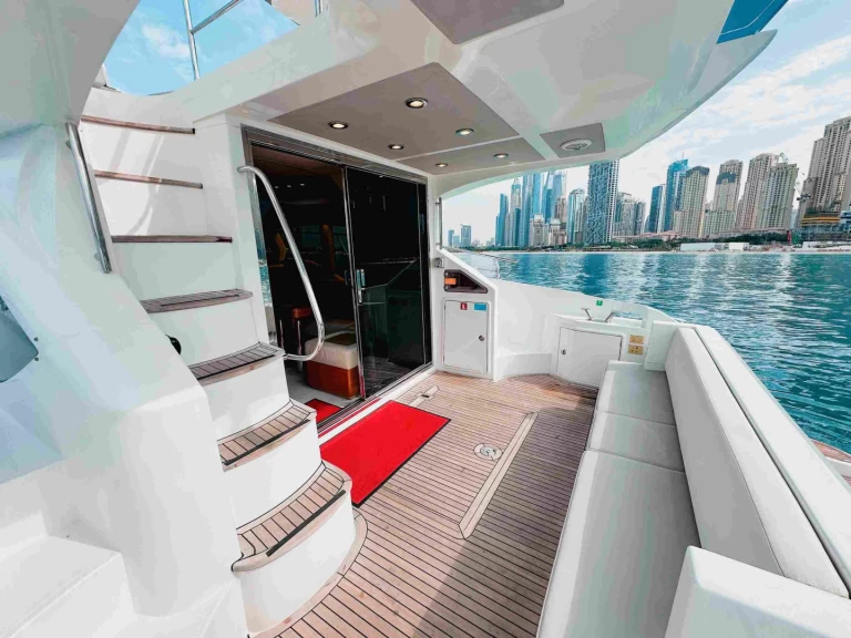 Pronájem jachty v Dubai Marina -Azimut Azimut 50 na Samboatu