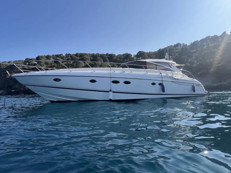 Pronajmout Jachta se skipperem či ne Princess v Roses