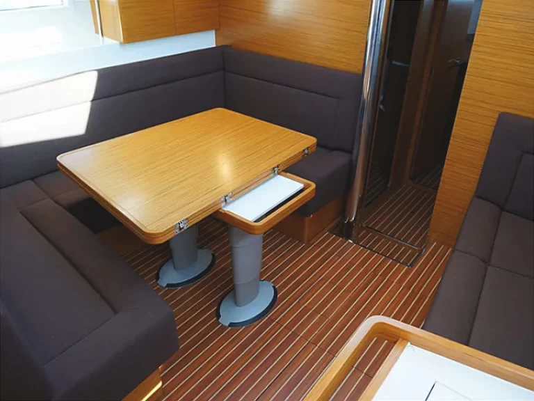 Pronajmout Plachetnice se skipperem či ne Elan v Gouvia