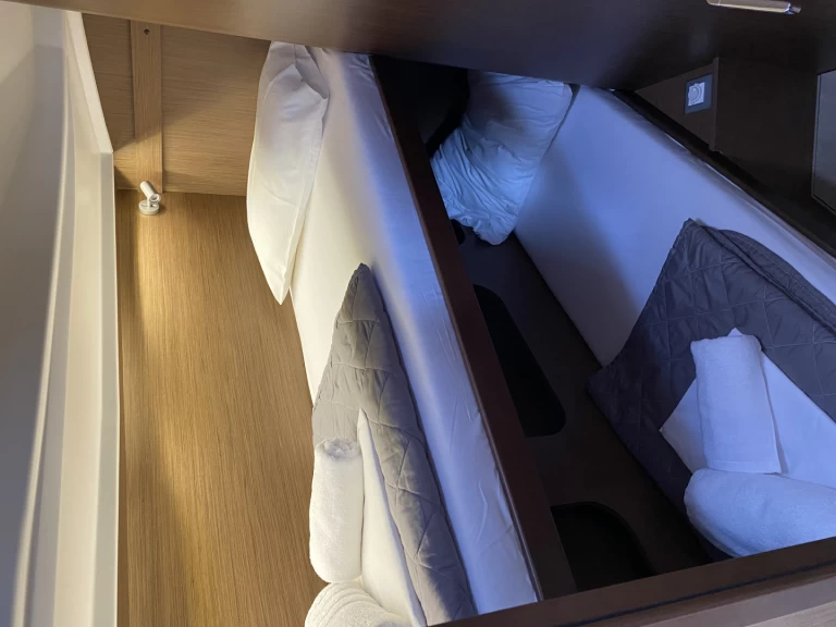 Pronájem lodi Bénéteau Oceanis 40.1[G] v Alimos na Samboatu