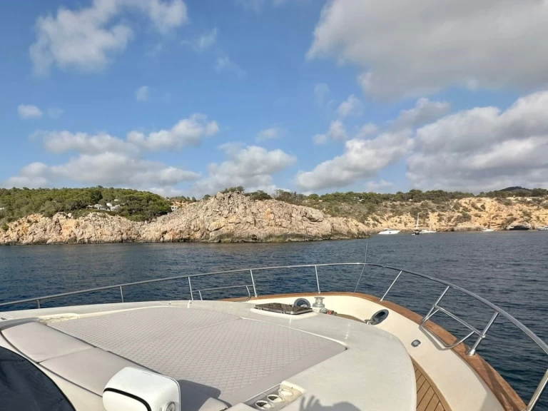 Pronájem lodi Ibiza Town lákavé ceny 80