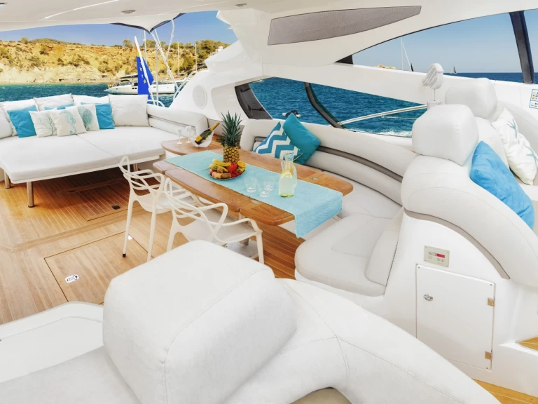 Sunseeker Predator 68 jednotlivci a charterové společnosti v Ibiza Town