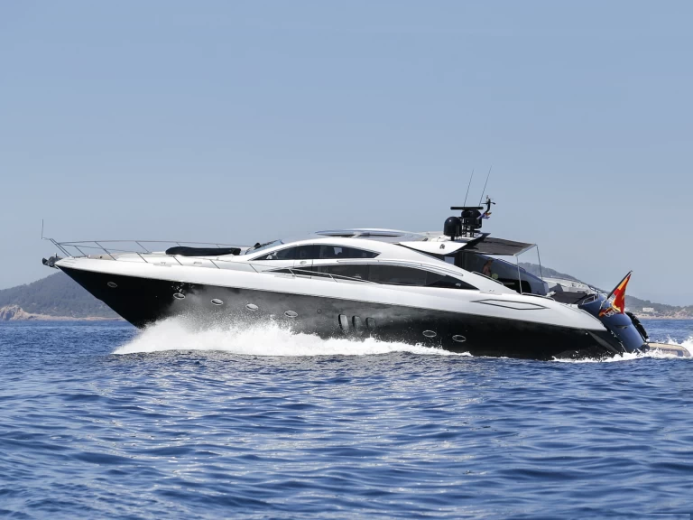 Sunseeker Predator 82 jednotlivci a charterové společnosti v Ibiza Town
