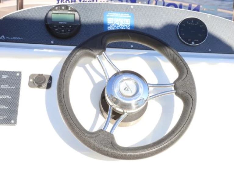 Motorová loď k pronájmu v Vietri sul Mare za nejlepší cenu