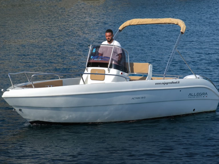 Motorová loď k pronájmu v Cetara za nejlepší cenu