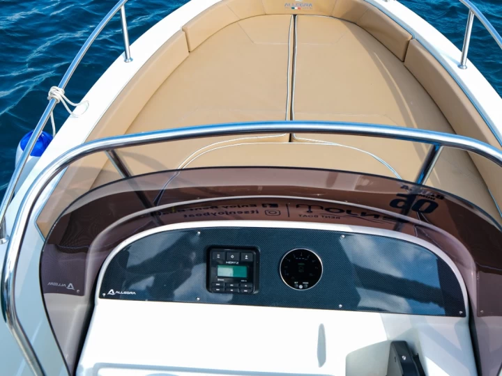 Allegra Boats All 19 Open jednotlivci a charterové společnosti v Cetara