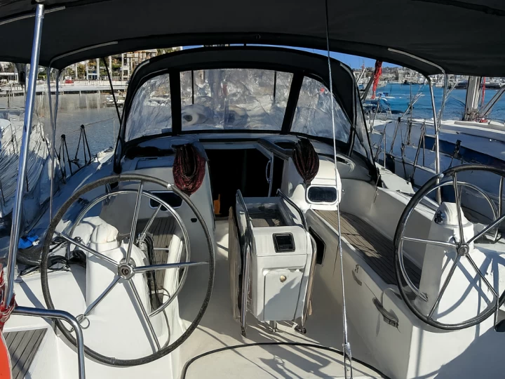 Pronájem lodi Palma de Mallorca lákavé ceny Sun Odyssey 469