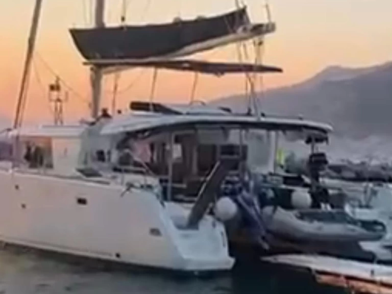 Pronájem Katamarán Lagoon s licencí