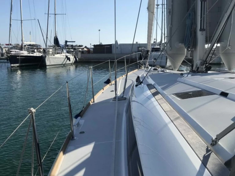 Jeanneau Sun Odyssey 519 jednotlivci a charterové společnosti v Mykonos (ostrov)
