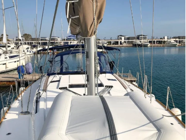 Pronajmout si Jeanneau Sun Odyssey 519 v Paleros