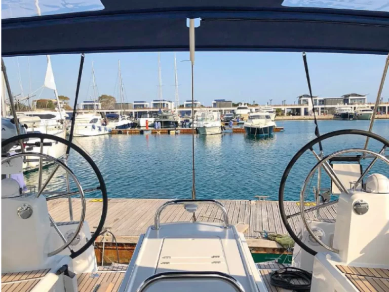 Pronájem lodi Paleros lákavé ceny Sun Odyssey 519