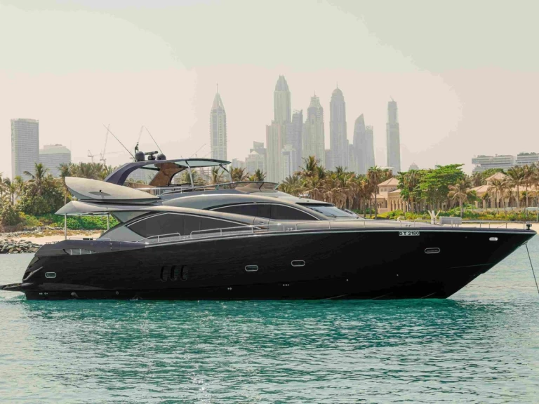 Pronájem Jachta v Dubai Marina -Sunseeker Yacht 82