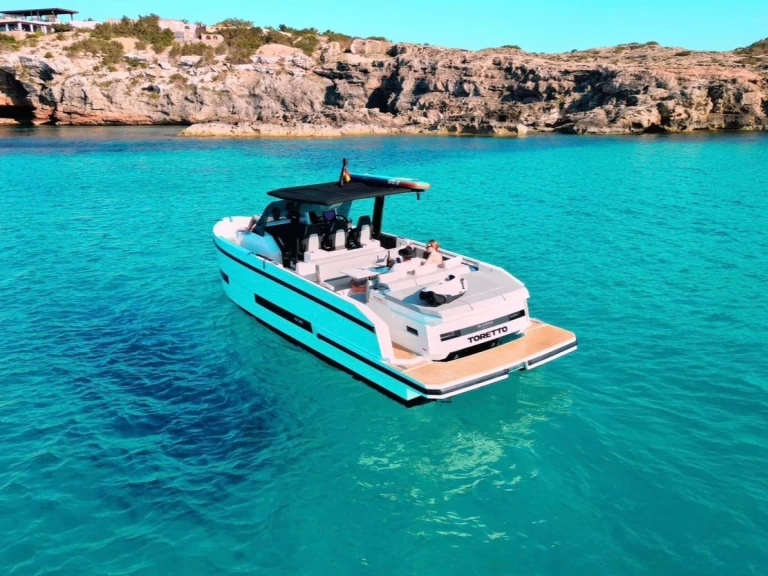 Pronájem Motorová loď De Antonio s licencí