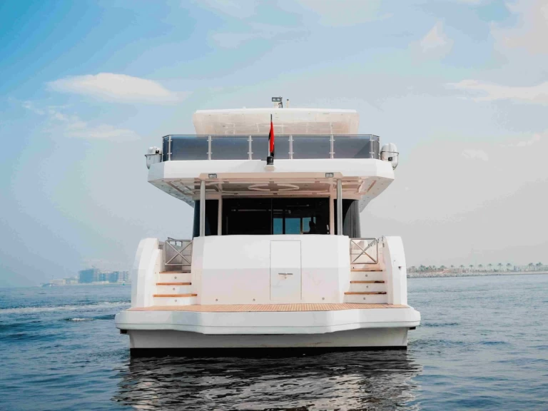 Pronájem Jachta v Dubai Marina -Majesty Yachts 82