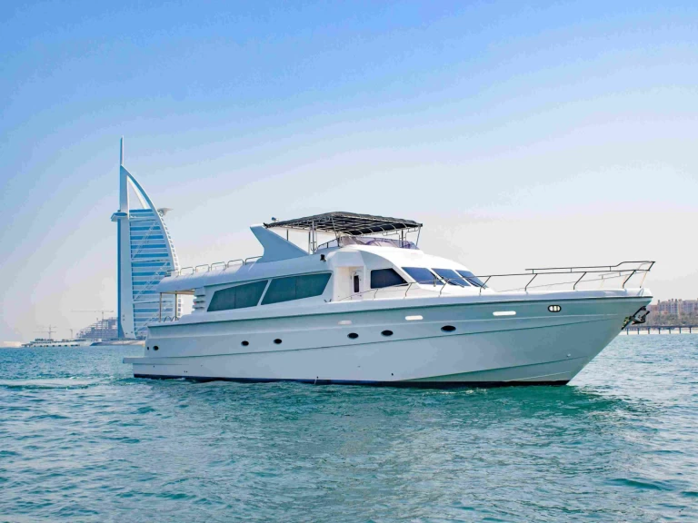 Pronajmout si Gulf Craft 90 v Dubai Marina