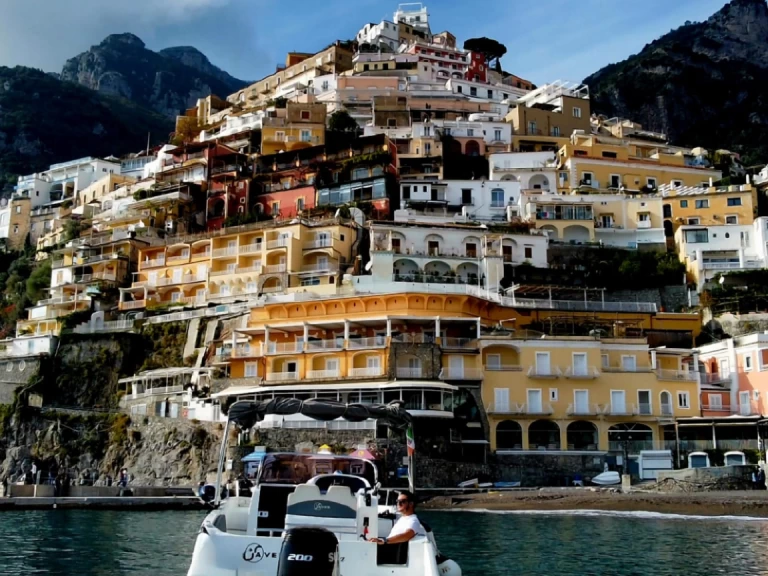 Saver Saver 720 WA jednotlivci a charterové společnosti v Amalfi Coast