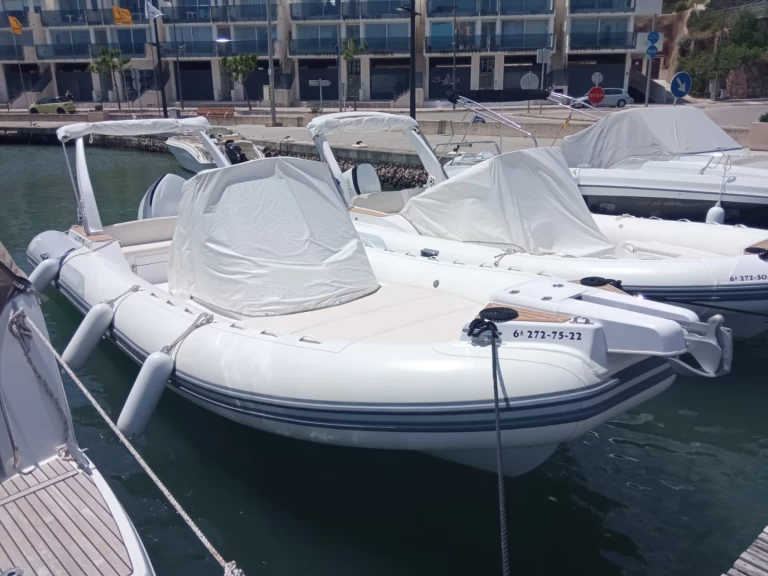 Pronajmout Polotuhá loď se skipperem či ne Capelli v Mahon