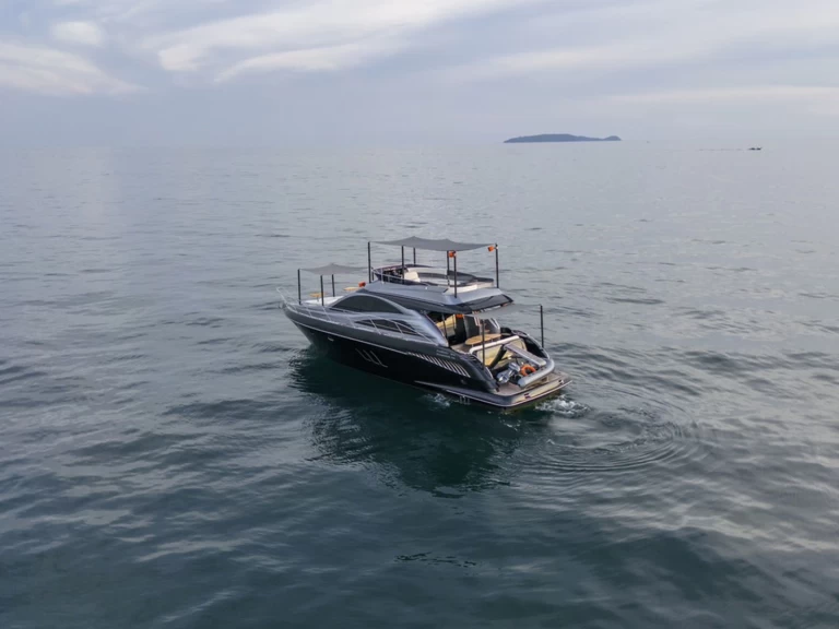 Pronajmout Jachta se skipperem či ne Azimut v Phuket (City)