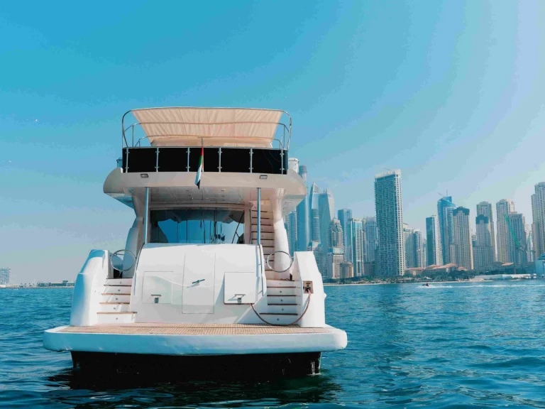 Pronajmout si Majesty Yachts 92 v Dubai Marina