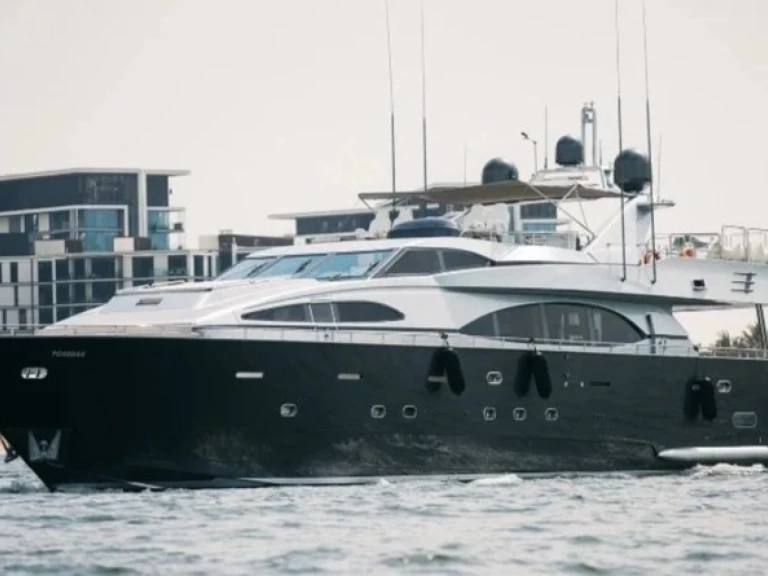 Pronájem lodi Dubai Marina lákavé ceny Azimut 100 
