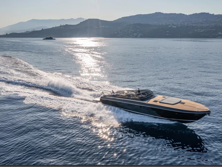 Pronajmout si Itama 62RS v Toúrlos