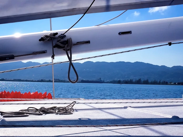 Pronajmout Katamarán se skipperem či ne Custom v Montego Bay