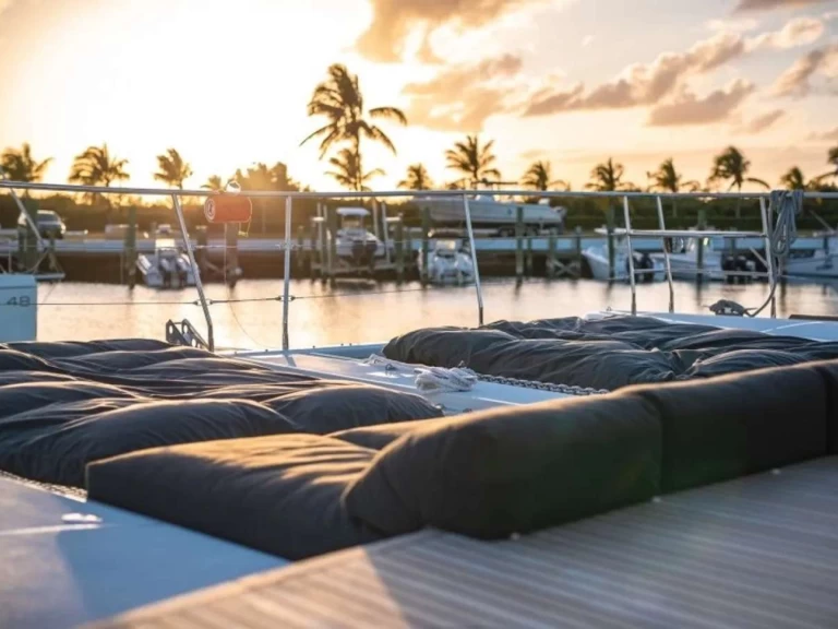 Pronájem Jachta Lagoon s licencí