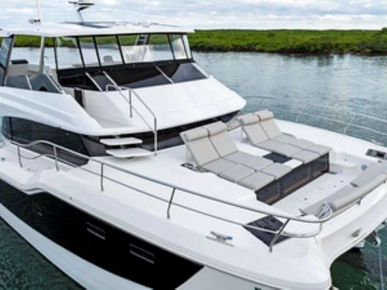 Aquila Treasured C&rsquo;s  jednotlivci a charterové společnosti v Road Town