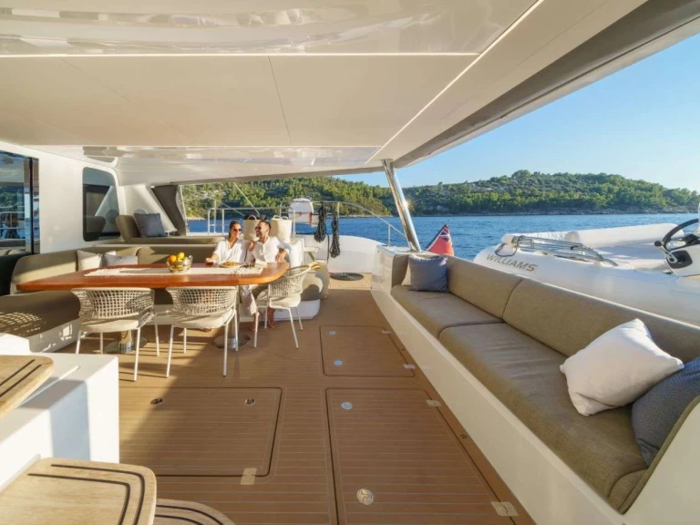 Pronájem lodi Lagoon PALOMA v Britské Panenské ostrovy na Samboatu