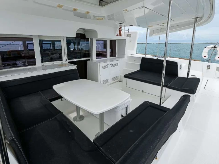 Pronájem Jachta Lagoon s licencí