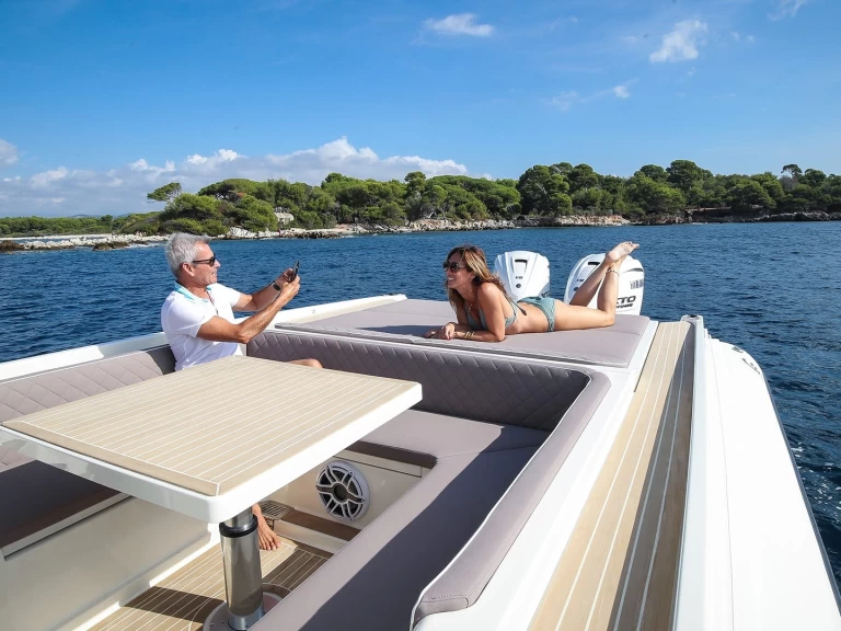 Pronajmout Polotuhá loď se skipperem či ne Capelli v Marine de Sant'Ambrogio