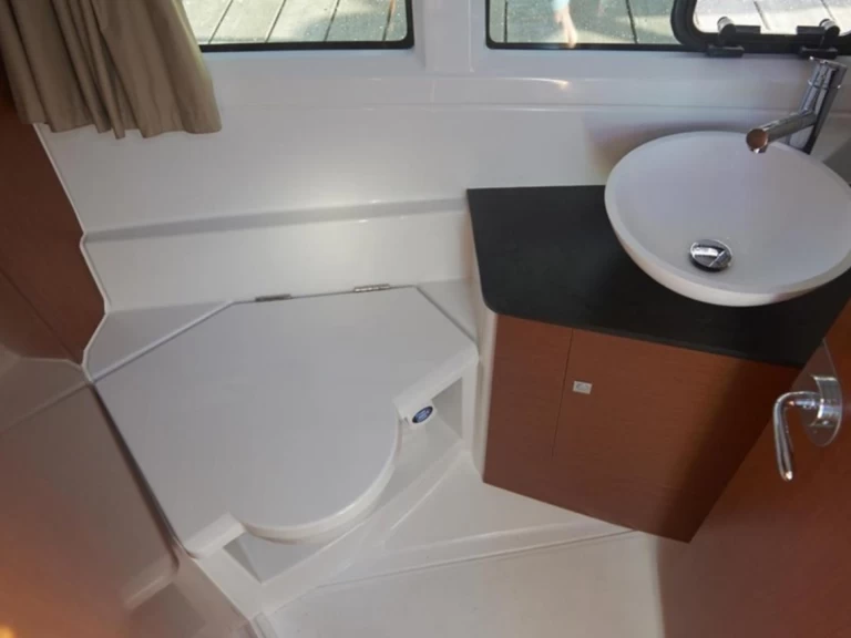 Jeanneau Merry Fisher 895 Offshore jednotlivci a charterové společnosti v Barth