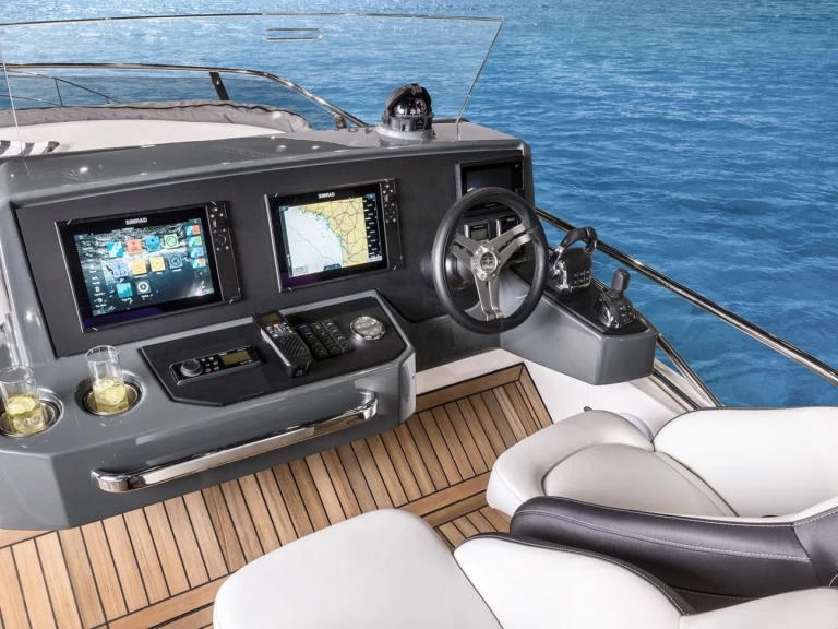 Pronájem Motorová loď Bavaria s licencí