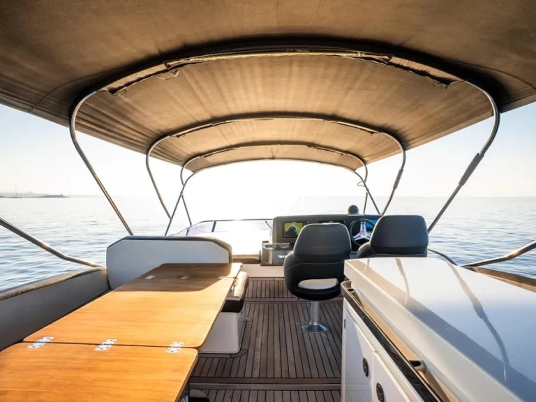 Motorová loď k pronájmu v Donji Seget za nejlepší cenu