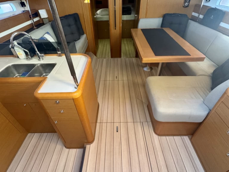 Pronajmout Plachetnice se skipperem či ne Jeanneau v Dubrovník