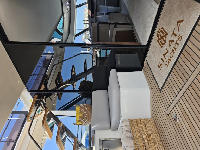 Pronájem Motorová loď Prestige s licencí