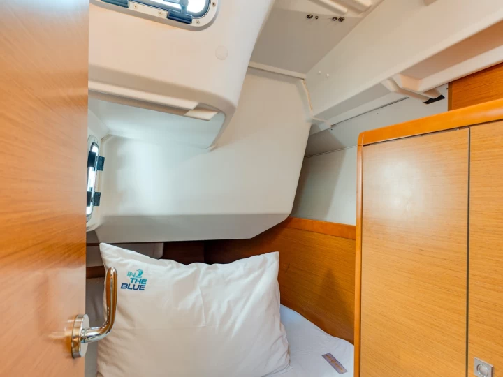 Pronajmout si Jeanneau Sun Odyssey 349 v Punat