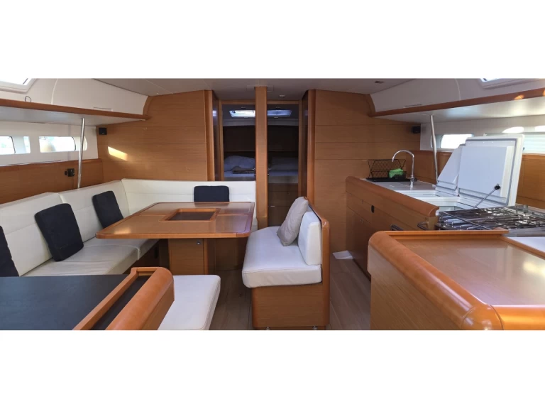 Pronájem Plachetnice Jeanneau s licencí