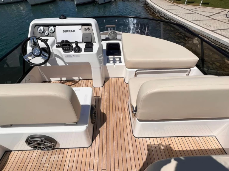 Motorová loď k pronájmu v Šibenik  za nejlepší cenu